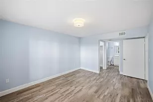 9481 Highland Oak Dr, Tampa, FL 33647 - Photo 11