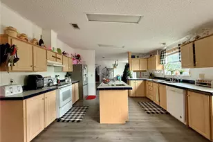 2201 Metro Dr, Ruskin, FL 33570 - Photo 3