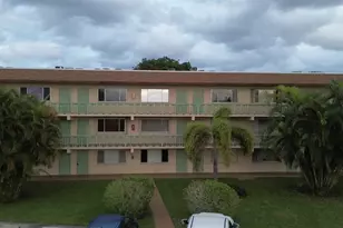 400 Village Green Cir W, Palm Springs, FL 33461 - Photo 9