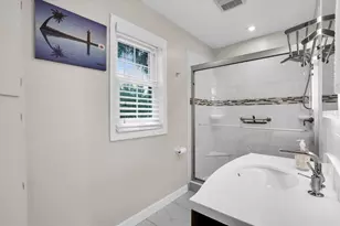 101 Pompano Dr SE, Saint Petersburg, FL 33705 - Photo 19