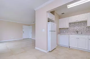 13693 Orange Sunset Dr, Tampa, FL 33618 - Photo 11