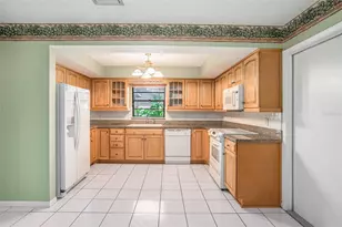 2110 Siloam Springs Dr, Dover, FL 33527 - Photo 9