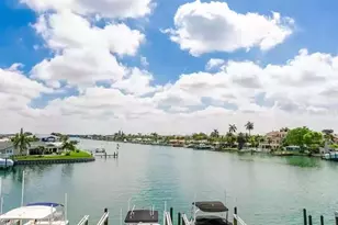 11605 3rd St E, Treasure Island, FL 33706 - Photo 3