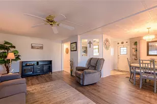 36708 Niles Dr, Zephyrhills, FL 33542 - Photo 11