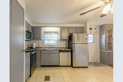 36708 Niles Drive, Zephyrhills, FL 33542 - Photo 15