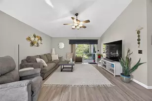 27644 Sugar Loaf Dr, Wesley Chapel, FL 33544 - Photo 9