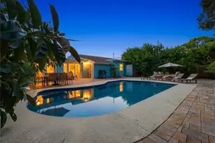 1249 Essex Dr N, Saint Petersburg, FL 33710 - Photo 3