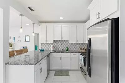 1249 Essex Drive N, Saint Petersburg, FL 33710 - Photo 7