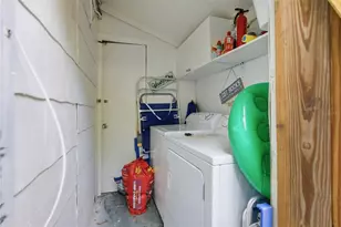 1249 Essex Dr N, Saint Petersburg, FL 33710 - Photo 25