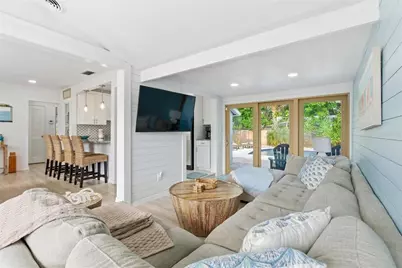 1249 Essex Drive N, Saint Petersburg, FL 33710 - Photo 9