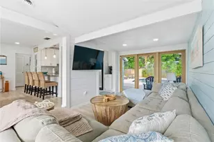 1249 Essex Dr N, Saint Petersburg, FL 33710 - Photo 9