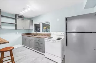 1012 Granville Ct N, Saint Petersburg, FL 33701 - Photo 7