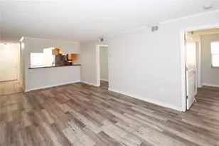 10155 Sailwinds Blvd S, Largo, FL 33773 - Photo 5