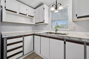 3904 William Hume Dr, Zephyrhills, FL 33541 - Photo 9