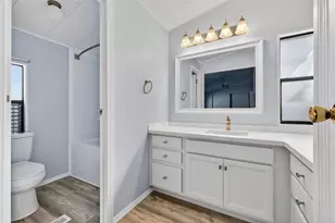 3904 William Hume Dr, Zephyrhills, FL 33541 - Photo 15