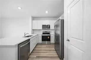 32495 Midsummer Night Ln, Wesley Chapel, FL 33543 - Photo 7