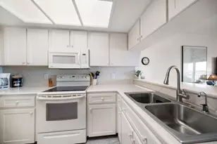 9815 Harrell Ave, Treasure Island, FL 33706 - Photo 11