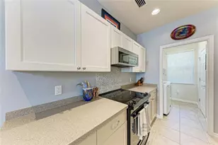 3810 82nd Ave Cir E, Sarasota, FL 34243 - Photo 9