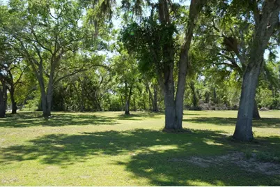 7040 Lumberton Road, Zephyrhills, FL 33540 - Photo 19