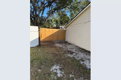 3719 Meadowbreeze Drive, Tampa, FL 33619 - Photo 15