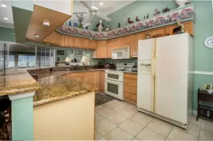 917 Michele Cir, Dunedin, FL 34698 - Photo 13