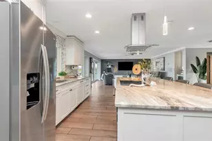 2001 Massachusetts Ave NE, Saint Petersburg, FL 33703 - Photo 15