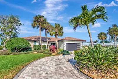 2001 Massachusetts Avenue NE, Saint Petersburg, FL 33703 - Photo 1