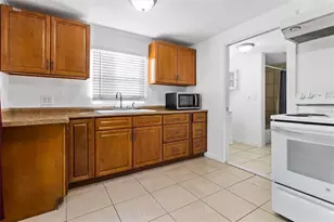 904 Lakeview Rd, Clearwater, FL 33756 - Photo 9