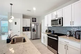 3231 Hilltop Cir, Bradenton, FL 34211 - Photo 5