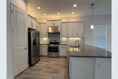 30788 Lindentree Drive, Wesley Chapel, FL 33543 - Photo 3