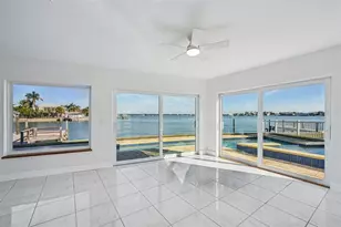 11055 6th St E, Treasure Island, FL 33706 - Photo 5