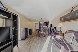 51 Island Way, Clearwater Beach, FL 33767 - Photo 17