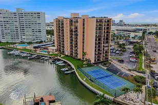 51 Island Way, Clearwater Beach, FL 33767 - Photo 3