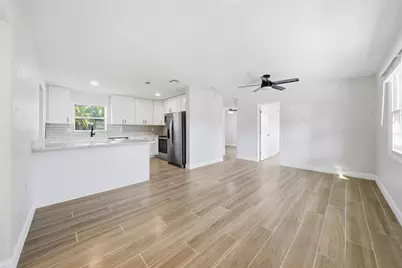 4234 Des Moines Street NE, Saint Petersburg, FL 33703 - Photo 9