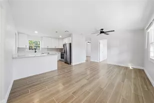 4234 Des Moines St NE, Saint Petersburg, FL 33703 - Photo 9