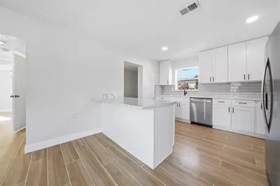 4234 Des Moines Street NE, Saint Petersburg, FL 33703 - Photo 11