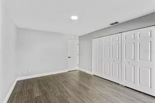 10707 Crowngate Ln, Tampa, FL 33624 - Photo 17