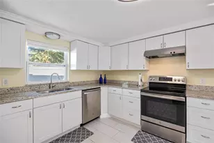9203 51st St N, Pinellas Park, FL 33782 - Photo 15