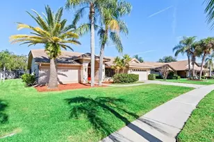 607 Waterford Cir E, Tarpon Springs, FL 34688 - Photo 3