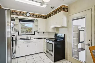 6221 Dartmouth Ave N, Saint Petersburg, FL 33710 - Photo 23