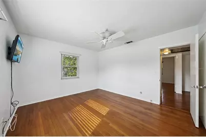 6221 Dartmouth Avenue N, Saint Petersburg, FL 33710 - Photo 11