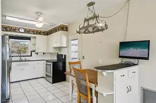 6221 Dartmouth Ave N, Saint Petersburg, FL 33710 - Photo 17