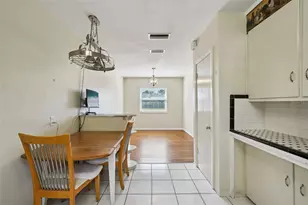 6221 Dartmouth Ave N, Saint Petersburg, FL 33710 - Photo 13