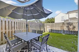 1811 Mill Run Cir, Tampa, FL 33613 - Photo 17