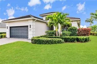 4939 Surfside Cir, Bradenton, FL 34211 - Photo 3