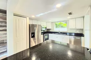 6345 Newtown Cir, Tampa, FL 33615 - Photo 7