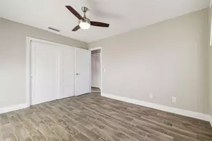 13691 Orange Sunset Dr, Tampa, FL 33618 - Photo 17