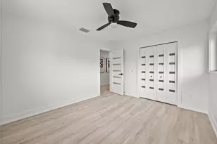 6709 Cardinal Dr S, Saint Petersburg, FL 33707 - Photo 45