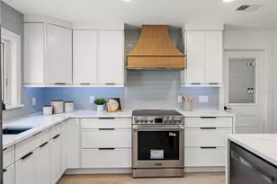 6709 Cardinal Dr S, Saint Petersburg, FL 33707 - Photo 17