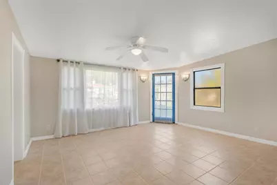 6207 S Kelly Road, Tampa, FL 33611 - Photo 13